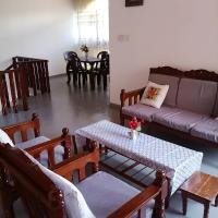 Sunny Seaside Haven, hotel en Talpe