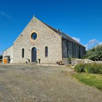 Exceptional 4 bed converted church with hot tub, hotel near Kirkwall Airport - KOI, Orkney