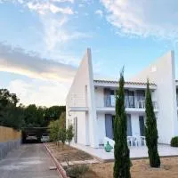 Villa Gio' - 200 mt from the beach - AC, hotel a Torre delle Stelle