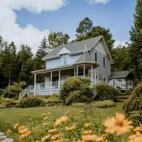 Chalet - Le Blue Hill, hotel sa Saint Adolphe D'Howard
