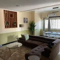 Eden Court Luxe, hotel sa Ogbojo