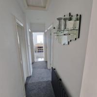 Captivating 2-Bed Apartment in Tenby