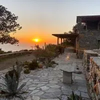 RURAL GUEST HOUSE, quiet stay in nature with Sea view, hotel Chavouna városában