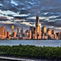 Cozy apartment with city skyline. Easy commute midtown Manhattan.