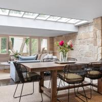 Elegant Paddington Sandstone Cottage with Parking: bir Sidney, Paddington oteli