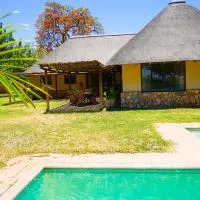 Lucca House, hotel din Musina
