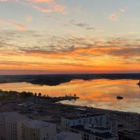 Waterfront 1 Bedroom Skyscraper Suite - 18th Floor - Free Garage Parking, hotel u četvrti 'Sörnäinen' u Helsinkiju