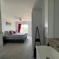 Beautiful suite Game Park view: Gqeberha şehrinde bir otel