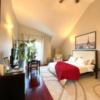 Stunning Rooms in Townhouse across the Beach, hotel in The Beaches, Toronto