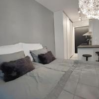 Chic Studio for Two Close to Metro, Hotel im Viertel Kallio, Helsinki