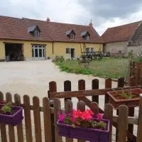Viesnīca Datcha Bourguignonne, Chambres & Gîte pilsētā Maconge