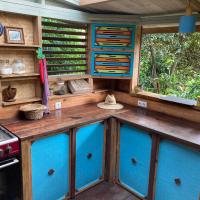 La pirogue enchantée maison karukera, hotel cerca de Aeropuerto Internacional La Tontouta - NOU, Païta