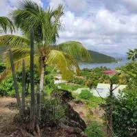 Cottage Les 3 Rochers - SEC PATE Coté jardin, hotell i Terre-de-Bas