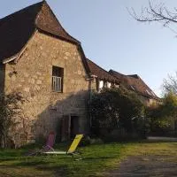 Ancienne grange réhabilitée et Grangette avec piscine et jardin, hotel v destinaci Faycelles
