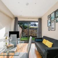 Pass the Keys Ealing Queen of the Suburbs 2BD Apartment