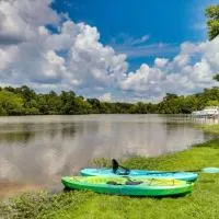 Bells Marina & Fishing Resort - Santee Lake Marion by I95 - Family Adventure, Pets on Request!, hotel a Eutawville