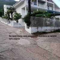 Apartments Vuk&Jovan, hotel din Baošići
