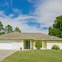 Classic Floridian Oasis w/Pool, hotelli kohteessa North Port