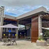 Agathas Hotel powered by Cocotel, מלון בQuezon