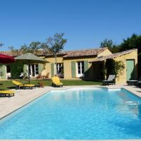 nice family vacation house with heated swimming pool, in mouries, alpilles areas 10 persons