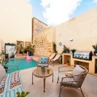 Chic Townhouse with Private Pool & BBQ in Gozo, ξενοδοχείο σε Nadur