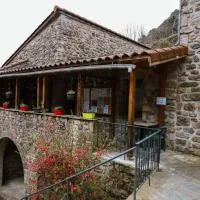AU CHAT BLEU, hotel Saint-Laurent-les-Bains városában