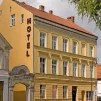 SHotels przy Restauracji Stodoła, hotel u gradu Bartošice
