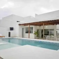 Espectacular casa en oferta con piscina privada y vista al mar, hotelli kohteessa Carretal