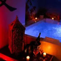 Le Jade Rouge - Love Gîte Japonais en Normandie, hotel Barenton városában