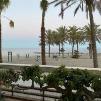 Apartamento lujoso en primera linea de playa, хотел в Кастел де Феро