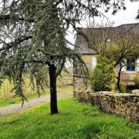 Gîte de France à Chasteaux 2 épis - Gîte de France 4 personnes 364، فندق بالقرب من مطار بريف-سويلاك - BVE، Chasteaux