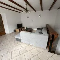 Maison proche de la campagne au calme 7-8 personnes, hotel en Cambon