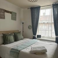 Double Room close to Central London- Females Only, hôtel à Londres (Shepherds Bush)