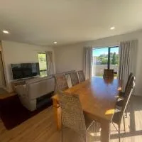 Modern Home by the Reserve – hotel w Auckland