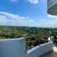 10G Perfect 2 Bedroom with Ocean and Jungle Views、ArraijánにあるPanama Pacifico International Airport - BLBの周辺ホテル