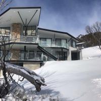 Smugglers Lodge - Luxury Ski In Ski Out Experience