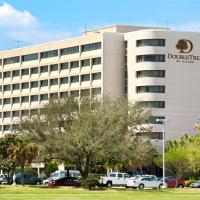 DoubleTree by Hilton Hotel Houston Hobby Airport, hotel blizu aerodroma Aerodrom Vilijam P. Hobi - HOU, Hjuston