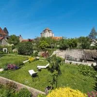 Le Jardin des Lys - Chambre d'hôte ou Appartement: La Roche-Posay şehrinde bir otel