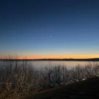 Fronte lago , mansarda da favola, hotelli kohteessa Trevignano Romano