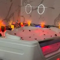 Luxueux Appartement Jacuzzi proche de Paris, отель в городе La Celle-Saint-Cloud