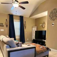 Western Style - 2 bed/1 bath (RATED 10 STARS), hotel near Piedras Negras International Airport - PDS, Eagle Pass