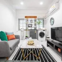 168 House 4A4B 350m BTS Krungton Buri near Icon Siam, hotel en Godown