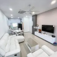 Entire 4 Bedroom Landed House, Yong Peng, Johor, Malaysia - Suitable for leisure, wedding & Big group travellers, Free Netflix, In- House Parking, 1min to Dragon Temple, 5 mins to MCD& KFC, 30 mins to Organic Farms、Yong Pengのホテル