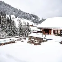 Viesnīca Les Chalets de la Serraz pilsētā Laklusaza
