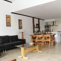 Large Modern 3BR 2 BATH Apt in Central Location for Families, Workers, Groups, hotel i Fyshwick