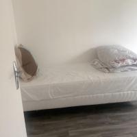 Chambre avec balcon au calme zone pavillonnaire POUR FEMMES