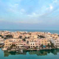 The Views, Modern 2BR, Seaview, Infinity pool, 10 mins from Marassi Galleria, hotel v destinácii Amwaj Island (Amwaj Island)