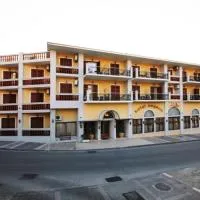 Aegeon Hotel: Karlovasi şehrinde bir otel