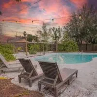 Cozy tropical house w pool & tiki patio, hotell i Largo