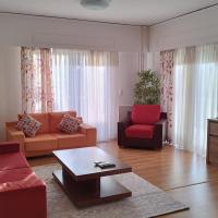 Spacious flat ideal for families, hotel in Chalandri, Athens